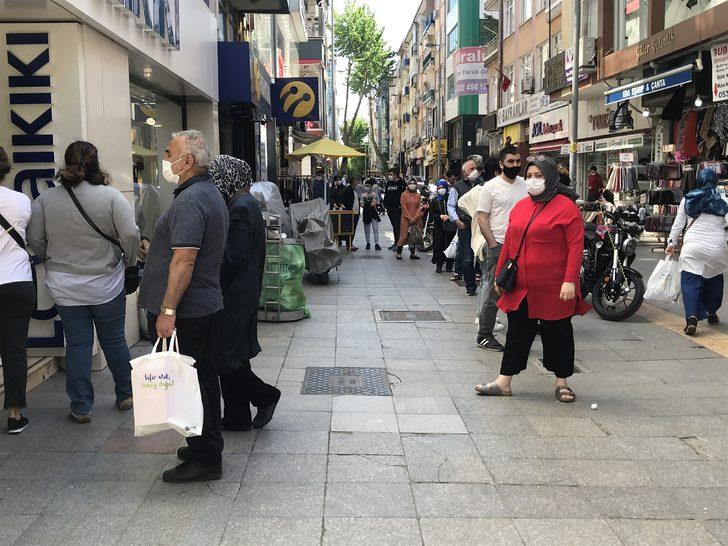 İstanbul'da endişelendiren manzara! İndirim gören koronavirüs dinlemedi G3