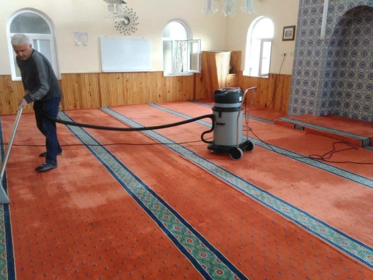 G&ouml;n&uuml;ll&uuml; olarak camileri a&ccedil;ılışa hazırlıyorlar