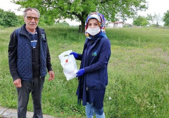 Kartepe’de günde 6 bin maske üretiliyor