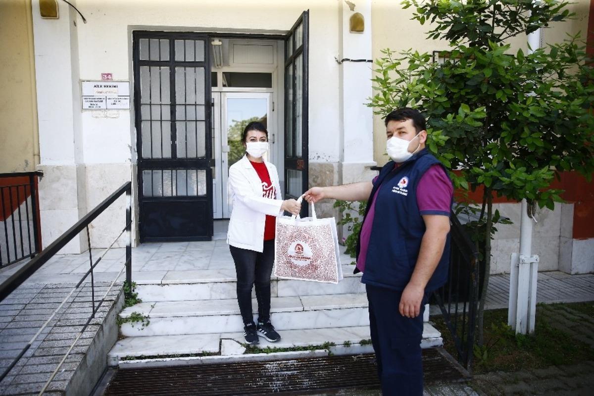 Denizli&rsquo;de 500 ASM hemşiresine koruyucu set hediye edildi
