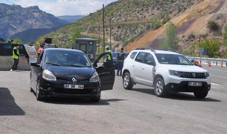 Gümüşhane Valisi'nin 'gelmeyin' çağrısı karşılık buldu, sokaklar boş kaldı G2