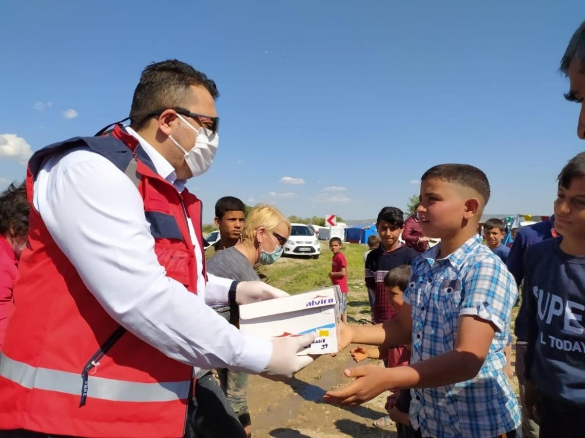 Ramazan ayında tarım iş&ccedil;isi aileleri sevindirdiler