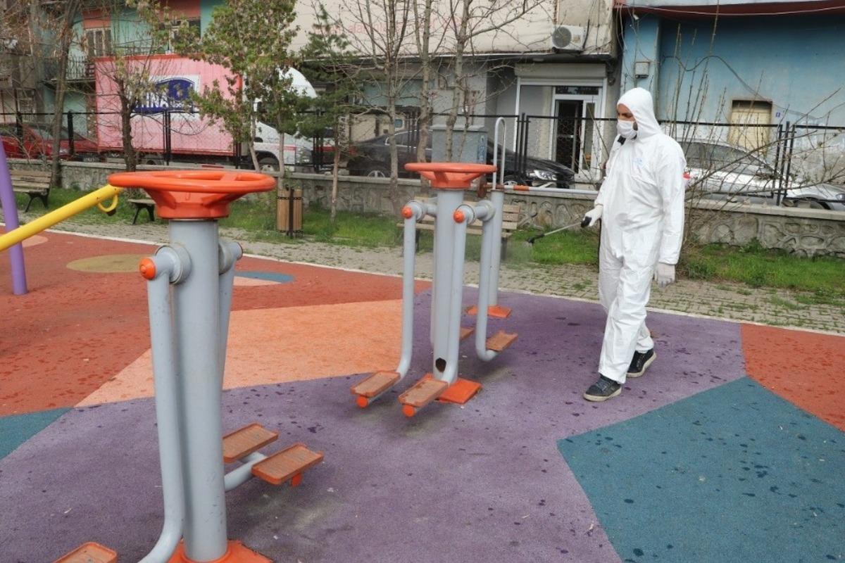 Ağrı&rsquo;da parklar &ccedil;ocuklar i&ccedil;in dezenfekte edildi