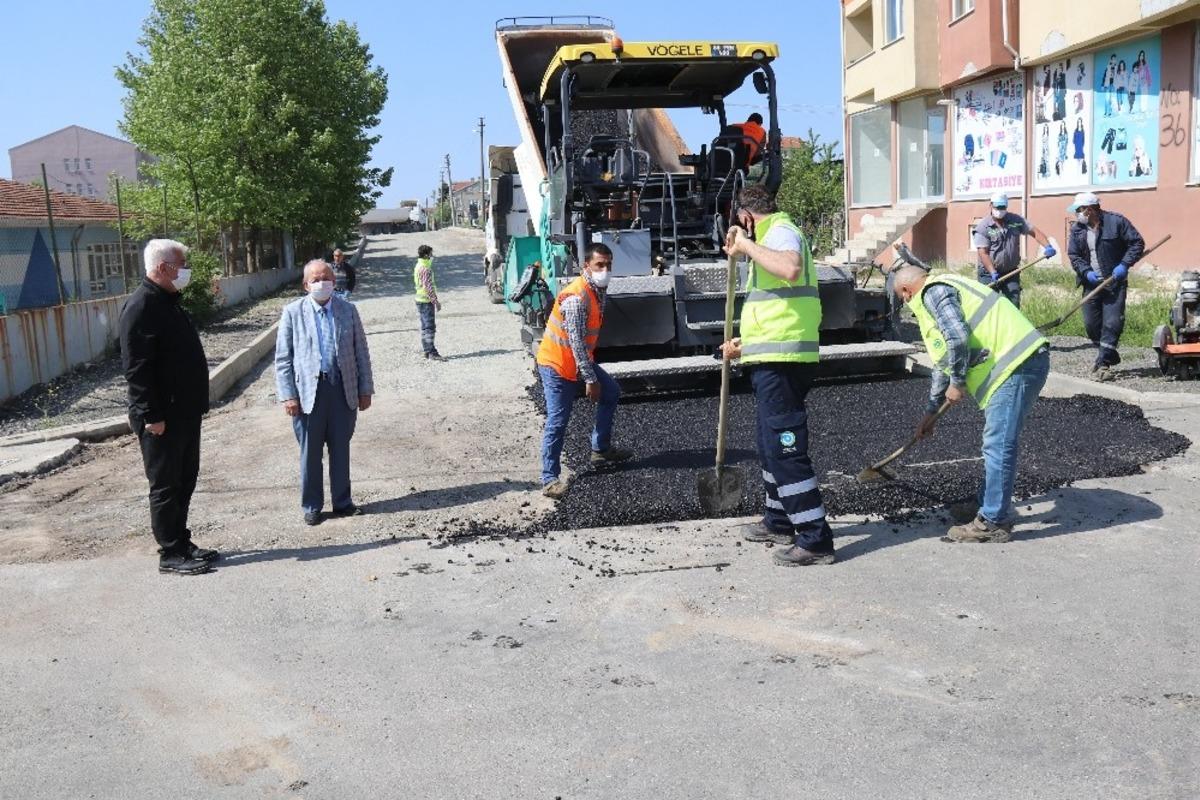 Ergene&rsquo;de asfaltlama &ccedil;alışmaları s&uuml;r&uuml;yor
