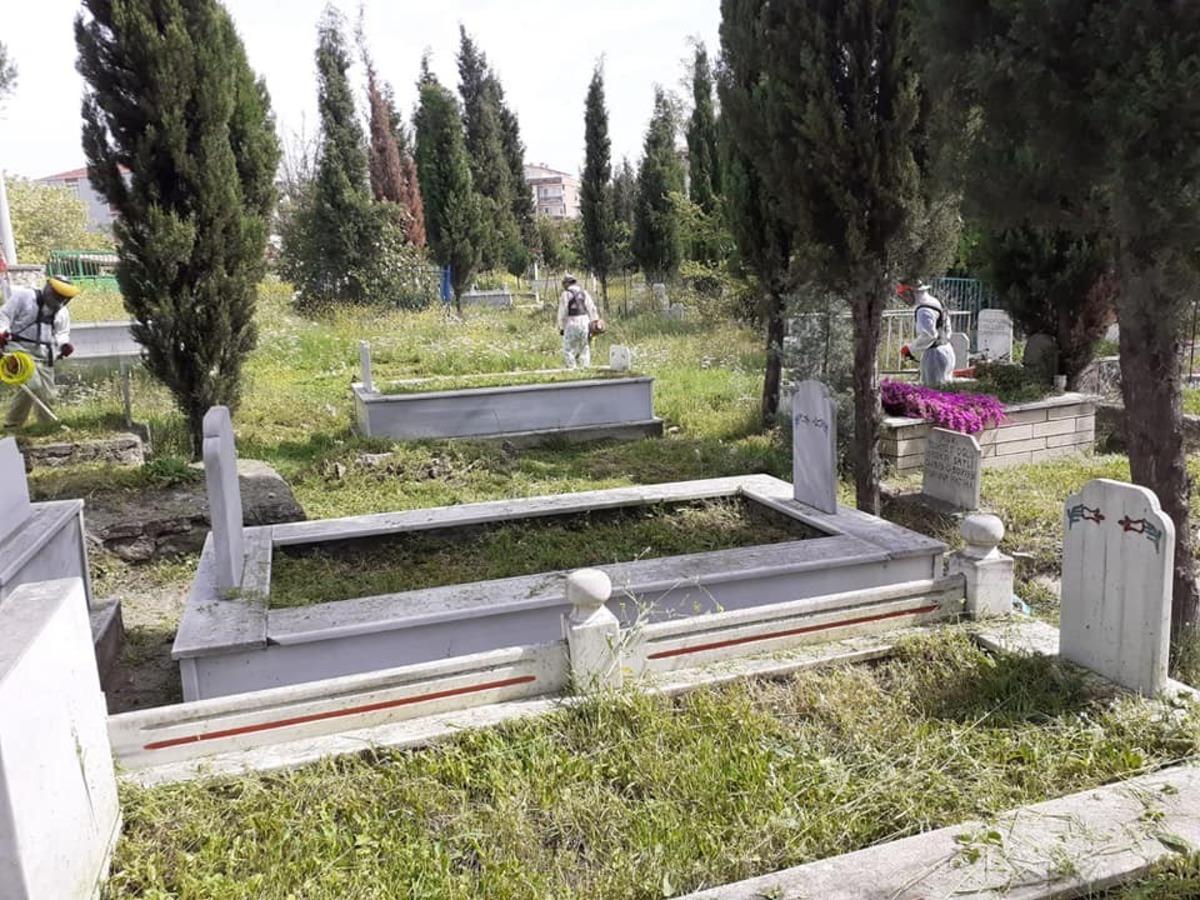 Dilovası&rsquo;nda mezarlıklara bayram temizliği