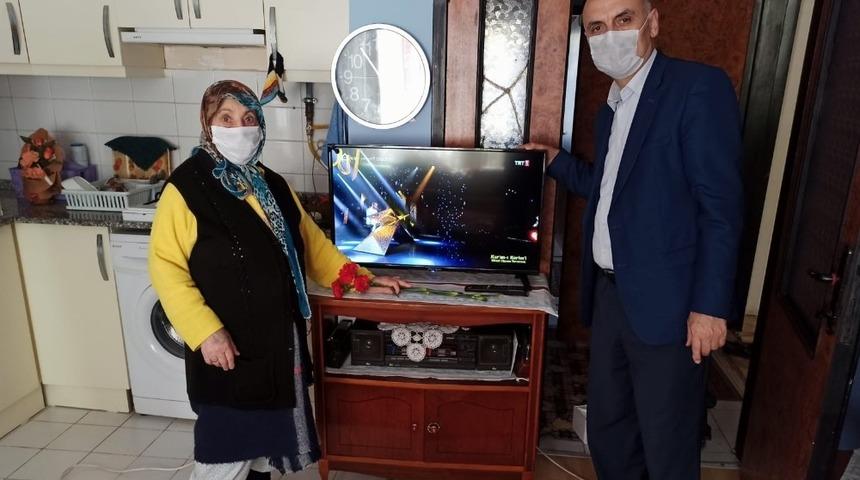 85 yaşındaki kadın televizyon istediği televizyon isteği yerine getirildi