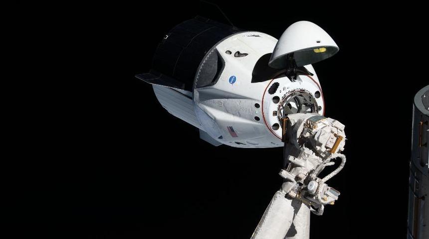 SpaceX, uzay aracı kullanabileceğiniz Crew Dragon sim&uuml;lat&ouml;r&uuml;n&uuml; herkese a&ccedil;tı!