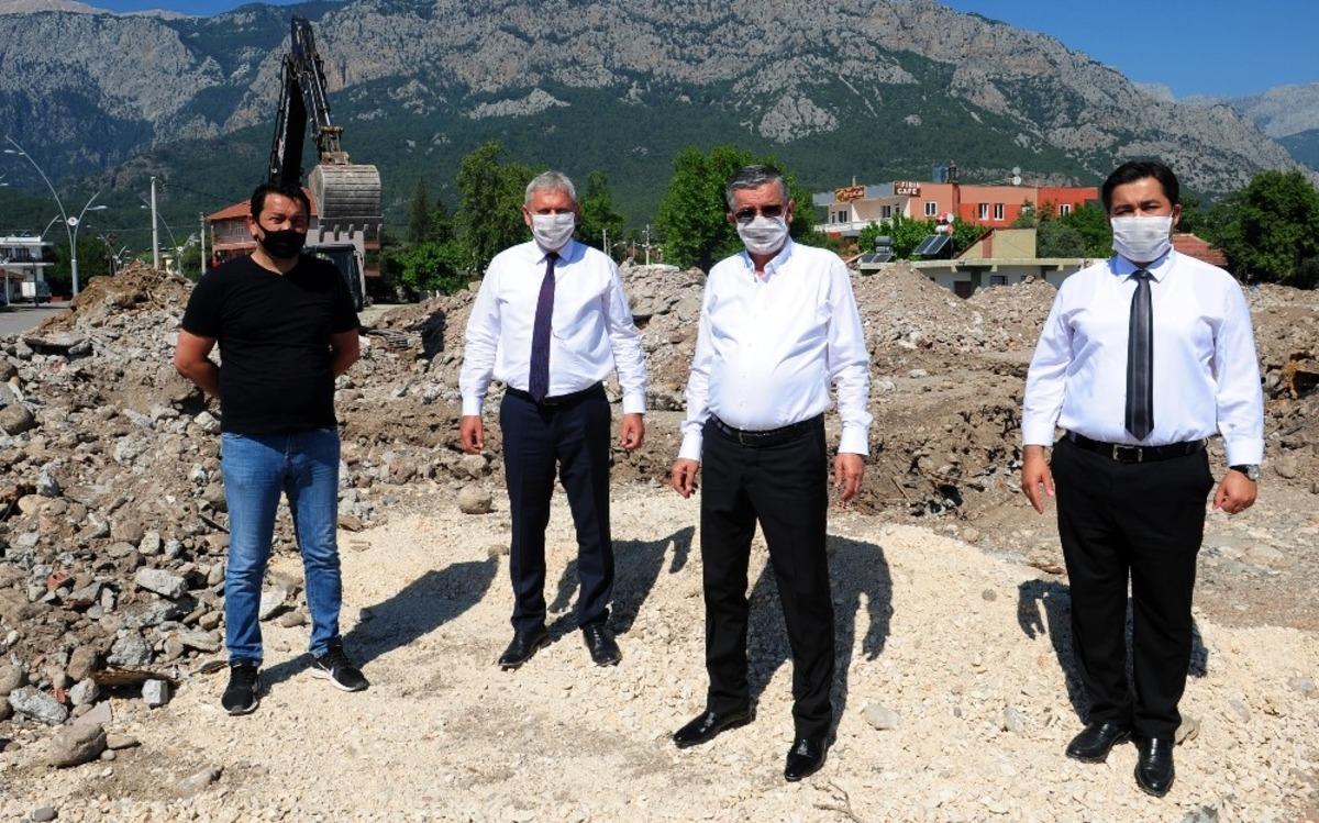 Kemer&rsquo;in ilk kapalı pazar yeri Kuzdere&rsquo;de