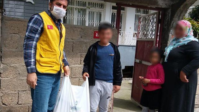 İyilik Derneği ihtiyaç sahibi aileleri unutmadı