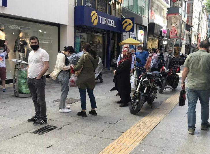 İstanbul'da endişelendiren manzara! İndirim gören koronavirüs dinlemedi G1