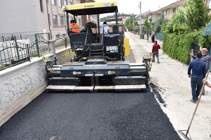 Erenler’de bozulan yollarda asfalt çalışması sürüyor G3