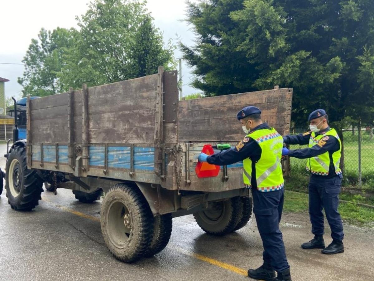 &Ccedil;ift&ccedil;iler G&uuml;n&uuml;nde Jandarmadan anlamlı hediye