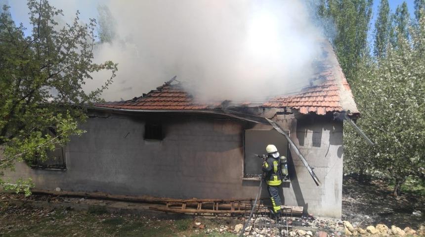 Karaman&rsquo;da ev yangını