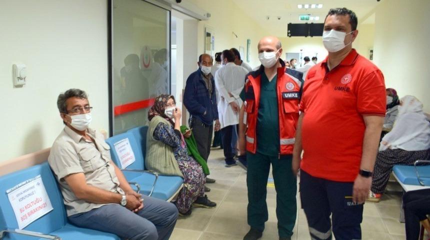 Prof. Dr. Uğur Bilge Covid-19 hastalarını ziyaret etti