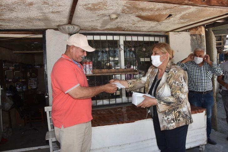 Başkan Erdem maske dağıttı G3