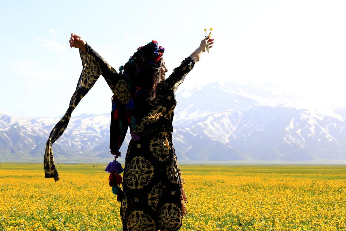 Y&uuml;ksekova ilkbaharla renklendi