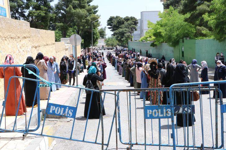 Şanlıurfa Valisi: PTT’deki yoğunluğun önüne geçemiyoruz G1