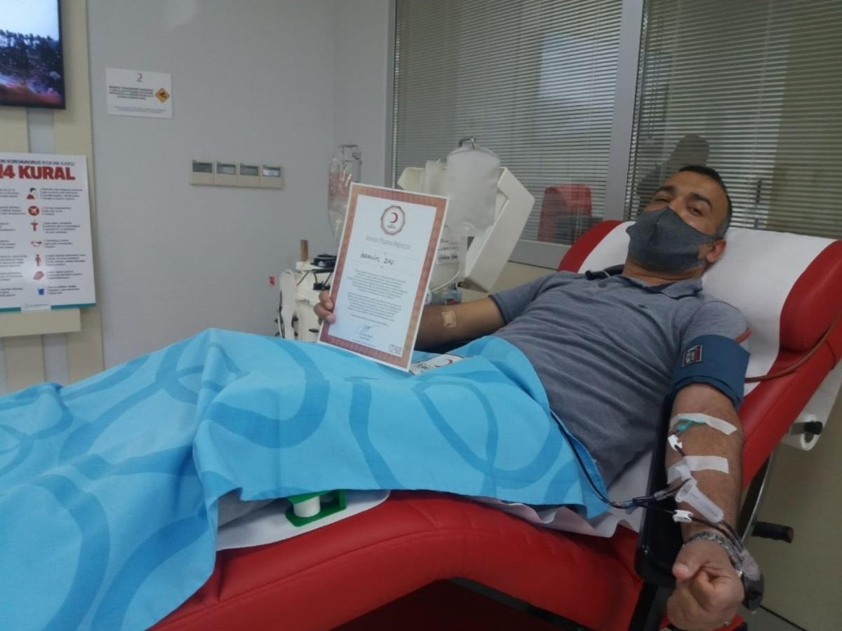Korona vir&uuml;s&uuml; yenen zabıta memuru &rsquo;imm&uuml;n plazma&rsquo; bağış&ccedil;ısı oldu