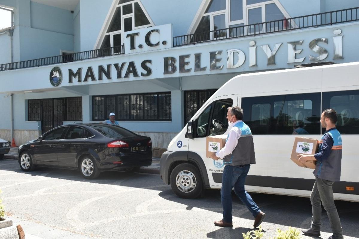Manyas&rsquo;ta 700 aileye yardım kolisi verildi
