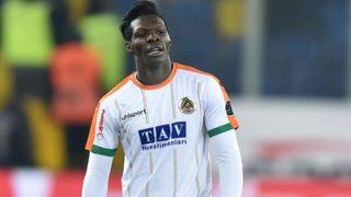 Beşiktaş'ın yeni transferi N'Sakala imza için İstanbul'a geldi