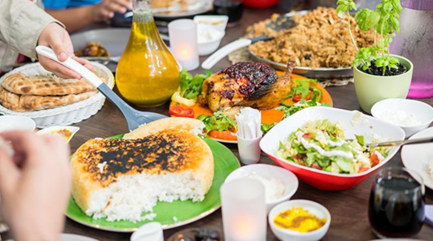 Uşak'ta iftarda buluşan 5 kişinin koronavirüs testi pozitif çıktı