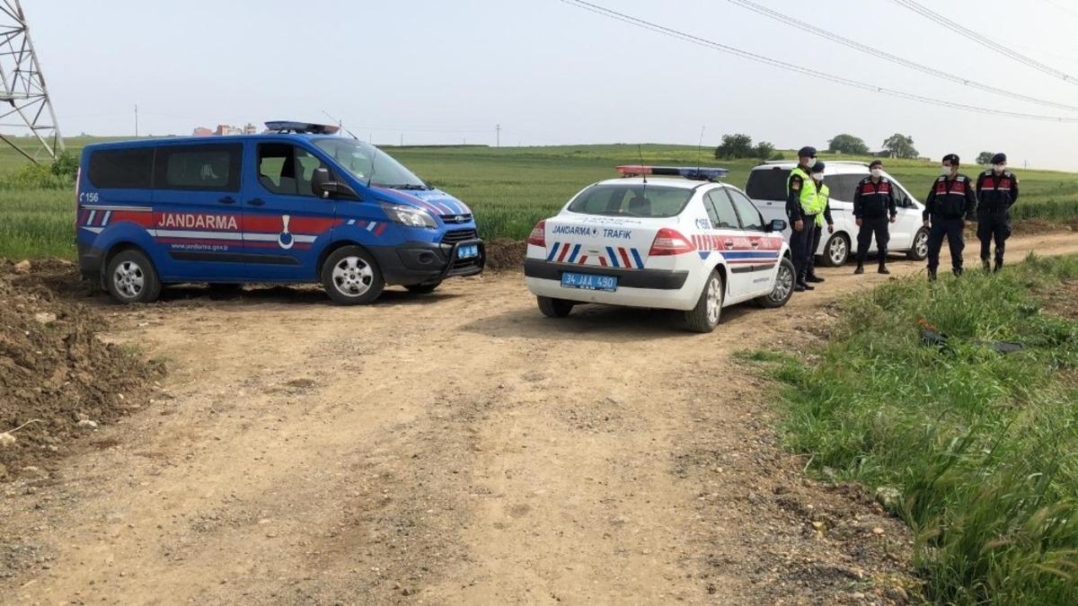 İstanbul'dan Tekirdağ'a tarladan ka&ccedil;anlara jandarma engeli