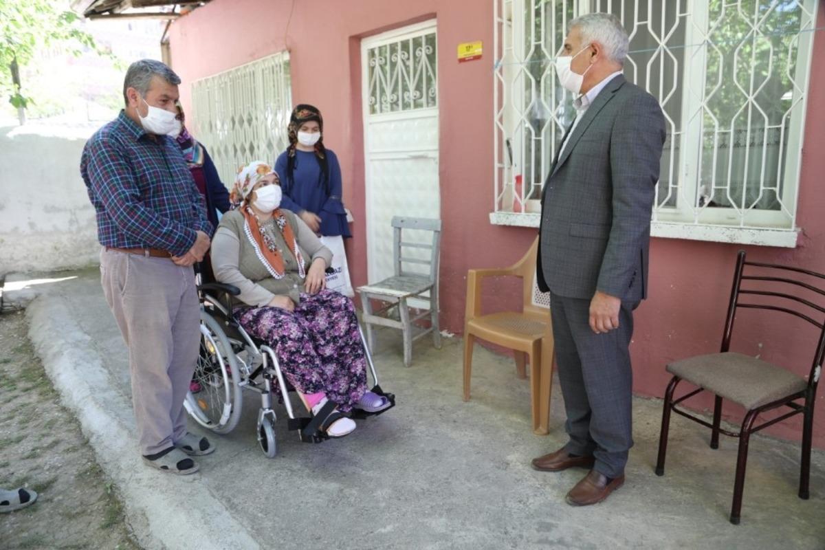 İki engelli ailesi sevindirildi