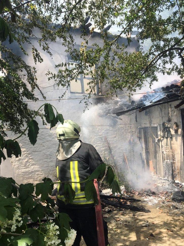 İki katlı yayla evi yandı G4