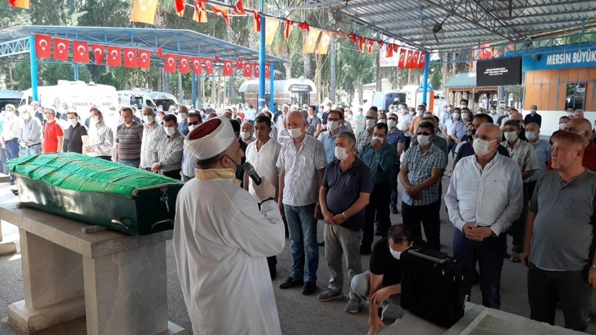 Kazada hayatını kaybeden spor il&ccedil;e m&uuml;d&uuml;r&uuml; toprağa verildi