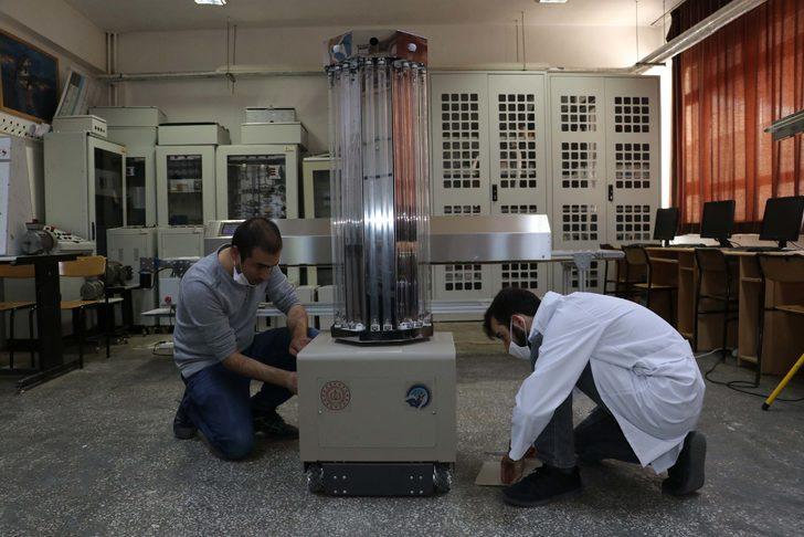 Meslek lisesinde ultraviyole ışınlarıyla koronavirüs öldüren robot geliştirildi G1