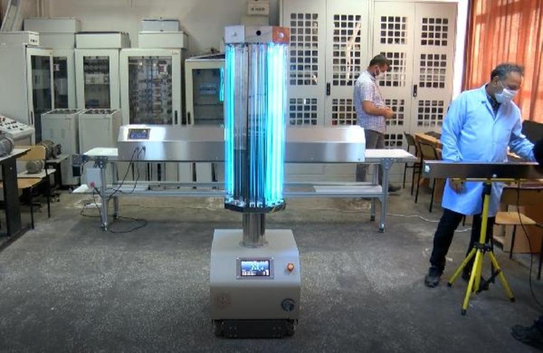 Meslek lisesinde ultraviyole ışınlarıyla koronavir&uuml;s &ouml;ld&uuml;ren robot geliştirildi