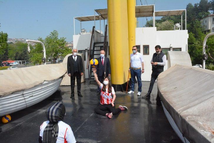 Alemdar Gemisi’nde voleybol gösterisi G4