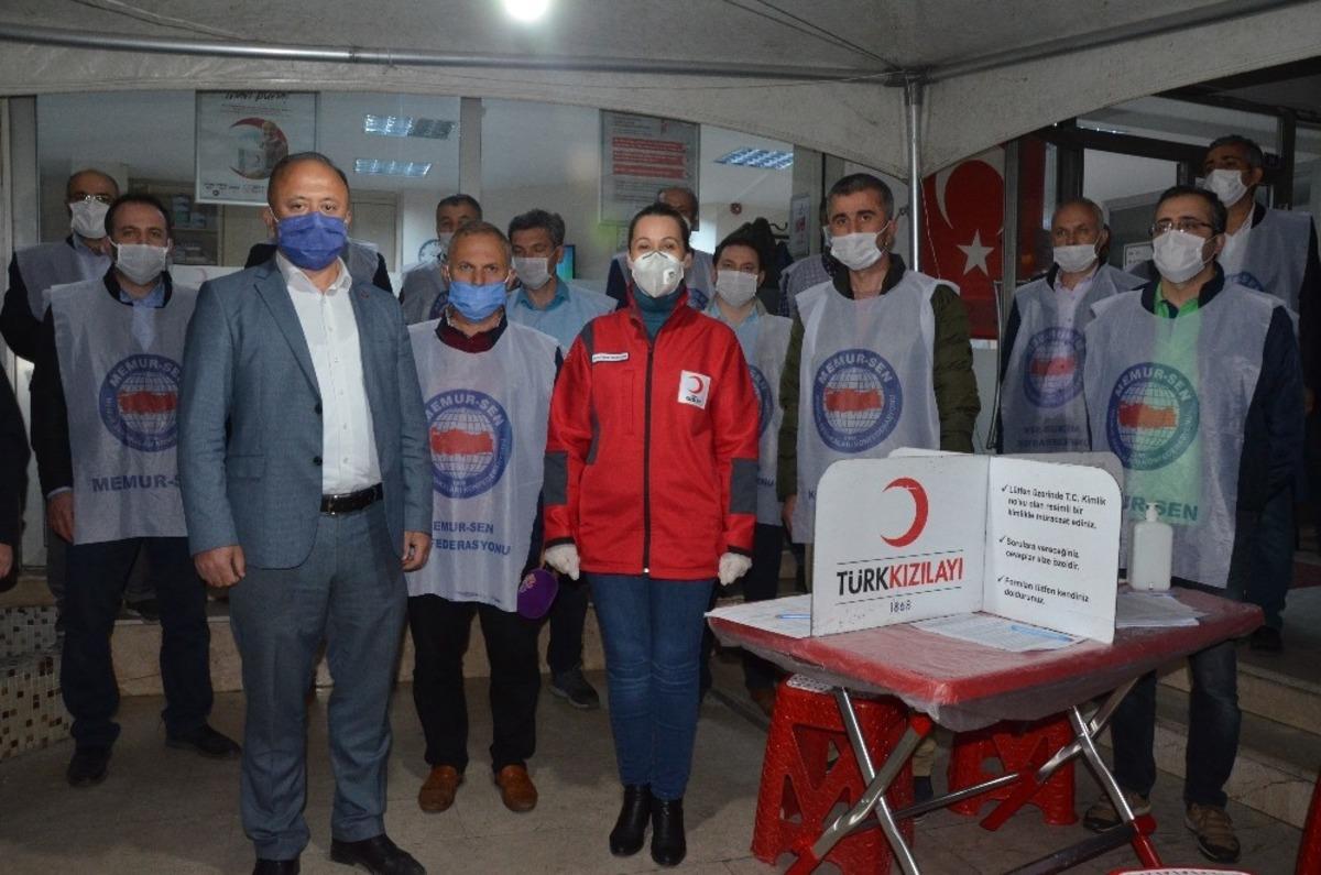 Memur-Sen&rsquo;den Kızılay&rsquo;a kan desteği