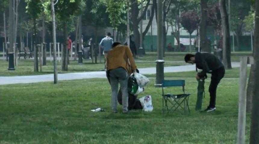 Yasak dinlemediler, Bakırk&ouml;y Sahili'nde &ccedil;ay ve nargile i&ccedil;tiler