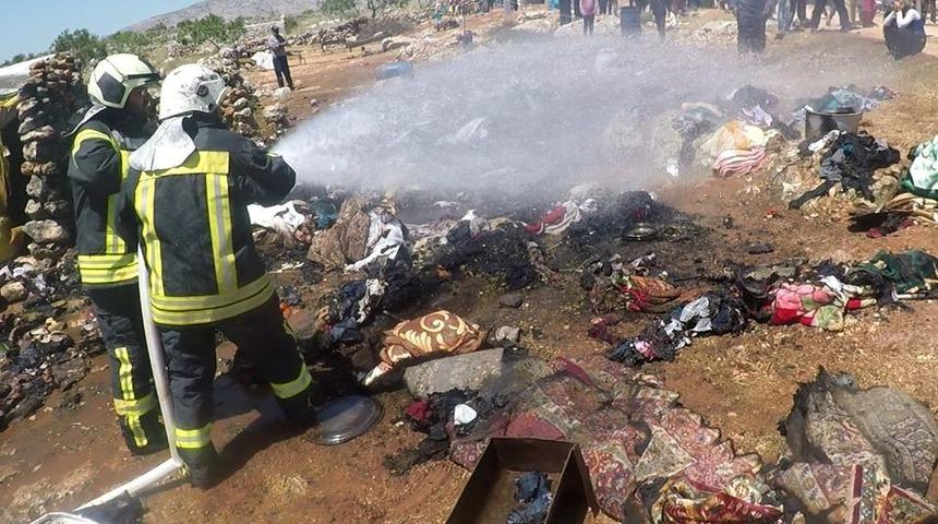 Suriye&rsquo;de m&uuml;lteci kampında yangın: 1 &ccedil;ocuk hayatını kaybetti