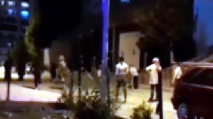 Sokakta 'yakan top' oynayan gen&ccedil;ler, polisi g&ouml;r&uuml;nce evlere ka&ccedil;tı