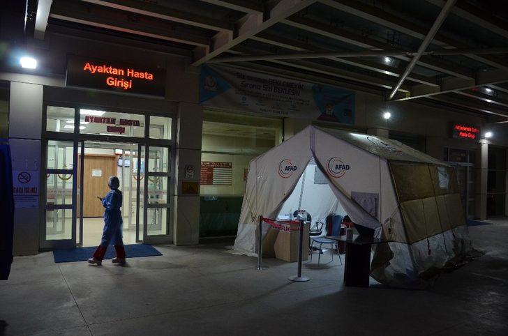 Kontrolden çıkan motosiklet yolda yürüyen yayaya çarptı: 3 yaralı G3