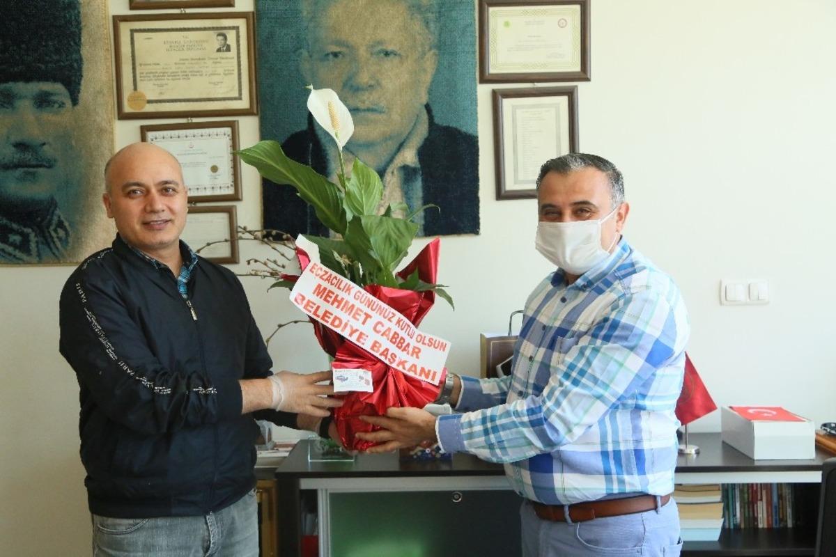 Başkan Mehmet Cabbar&rsquo;dan Eczacılar G&uuml;n&uuml; mesajı