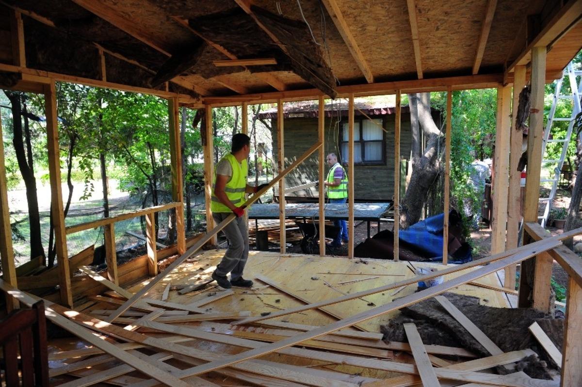 Kemer&rsquo;de ka&ccedil;ak yapılar yıkılıyor