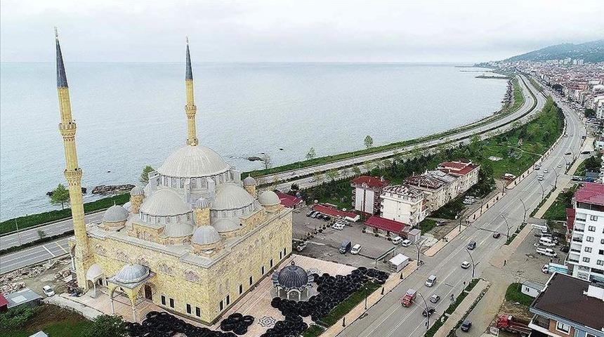 Bayram namazı camide kılınacak mı? Diyanet camilerin açılacağı tarihi açıkladı! 