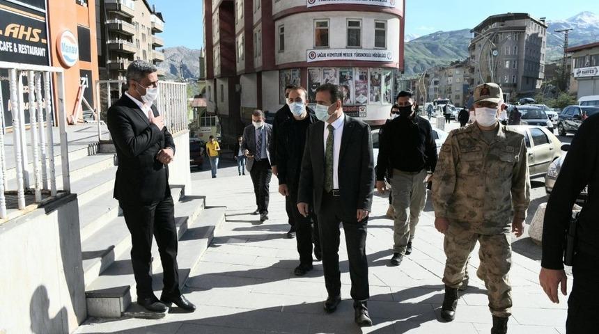 Vali Akbıyık, &ccedil;arşı merkezini denetledi