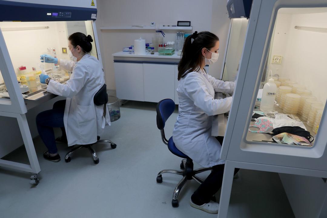 Tıbbi ve bez maskeler nasıl &uuml;retiliyor? 3 kritere dikkat