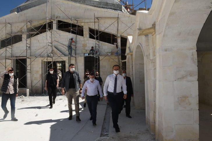 Vali Erin Eyüpnebi Ziyaretgahını inceledi G2