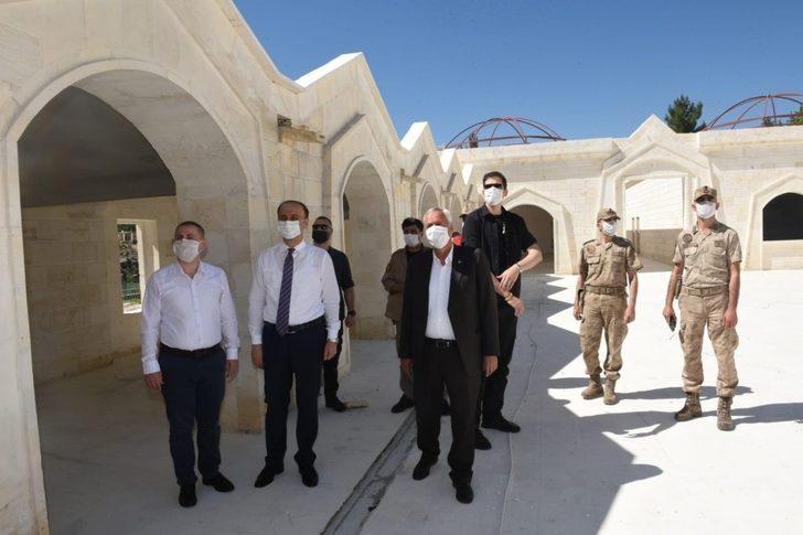 Vali Erin Eyüpnebi Ziyaretgahını inceledi G5