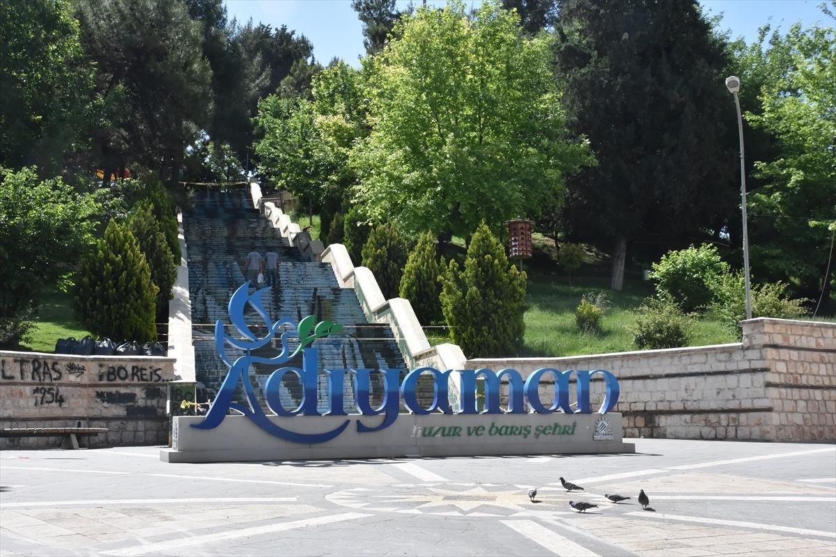Adıyaman'da maskesiz sokağa &ccedil;ıkma yasağına b&uuml;y&uuml;k oranda uyuluyor