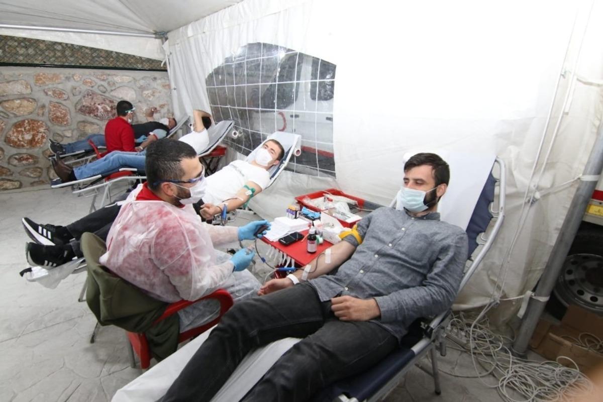 Sakarya Gen&ccedil;lik ve Spor İl M&uuml;d&uuml;rl&uuml;ğ&uuml; personeli kan verdi