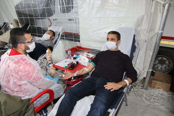 Sakarya Gençlik ve Spor İl Müdürlüğü personeli kan verdi G3