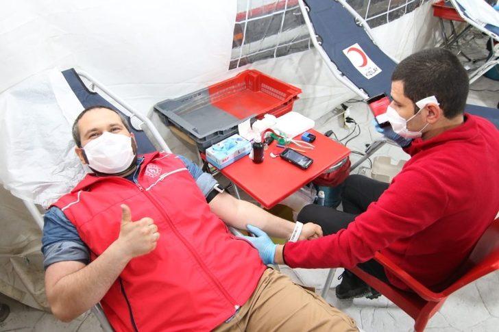 Sakarya Gençlik ve Spor İl Müdürlüğü personeli kan verdi G4