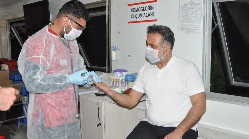 Mardin Artuklu &Uuml;niversitesi Rekt&ouml;r&uuml; &Ouml;zcoşar kan bağışında bulundu