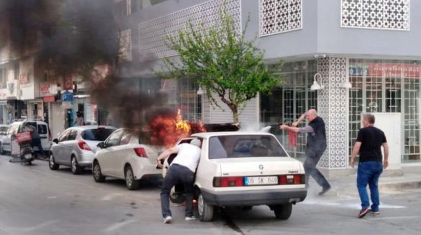 S&ouml;ke&rsquo;de yanan otomobil paniğe yol a&ccedil;tı